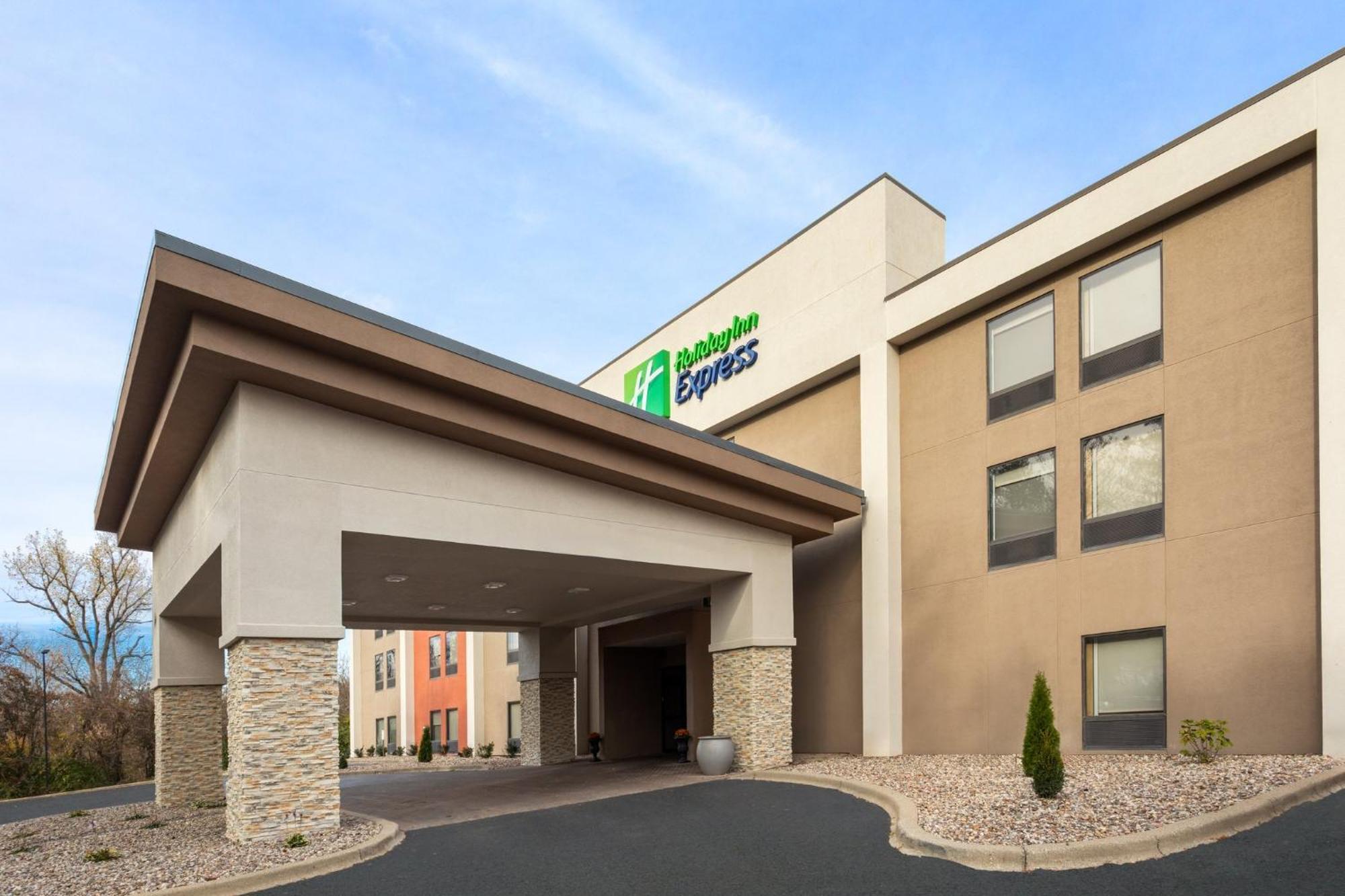 Holiday Inn Express - Нью Албані Екстер'єр фото