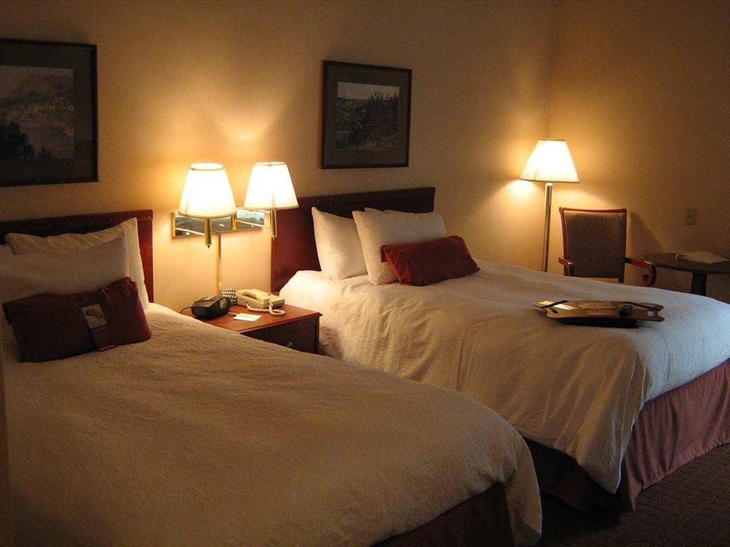Holiday Inn Express - Нью Албані Номер фото